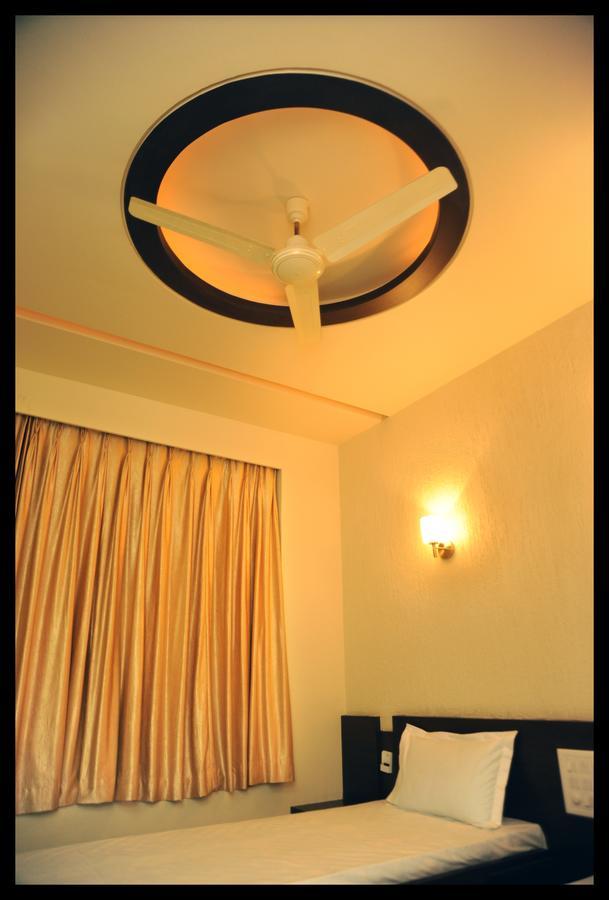 Tulsi Motel Nadiād Екстериор снимка
