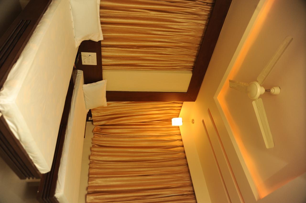 Tulsi Motel Nadiād Екстериор снимка