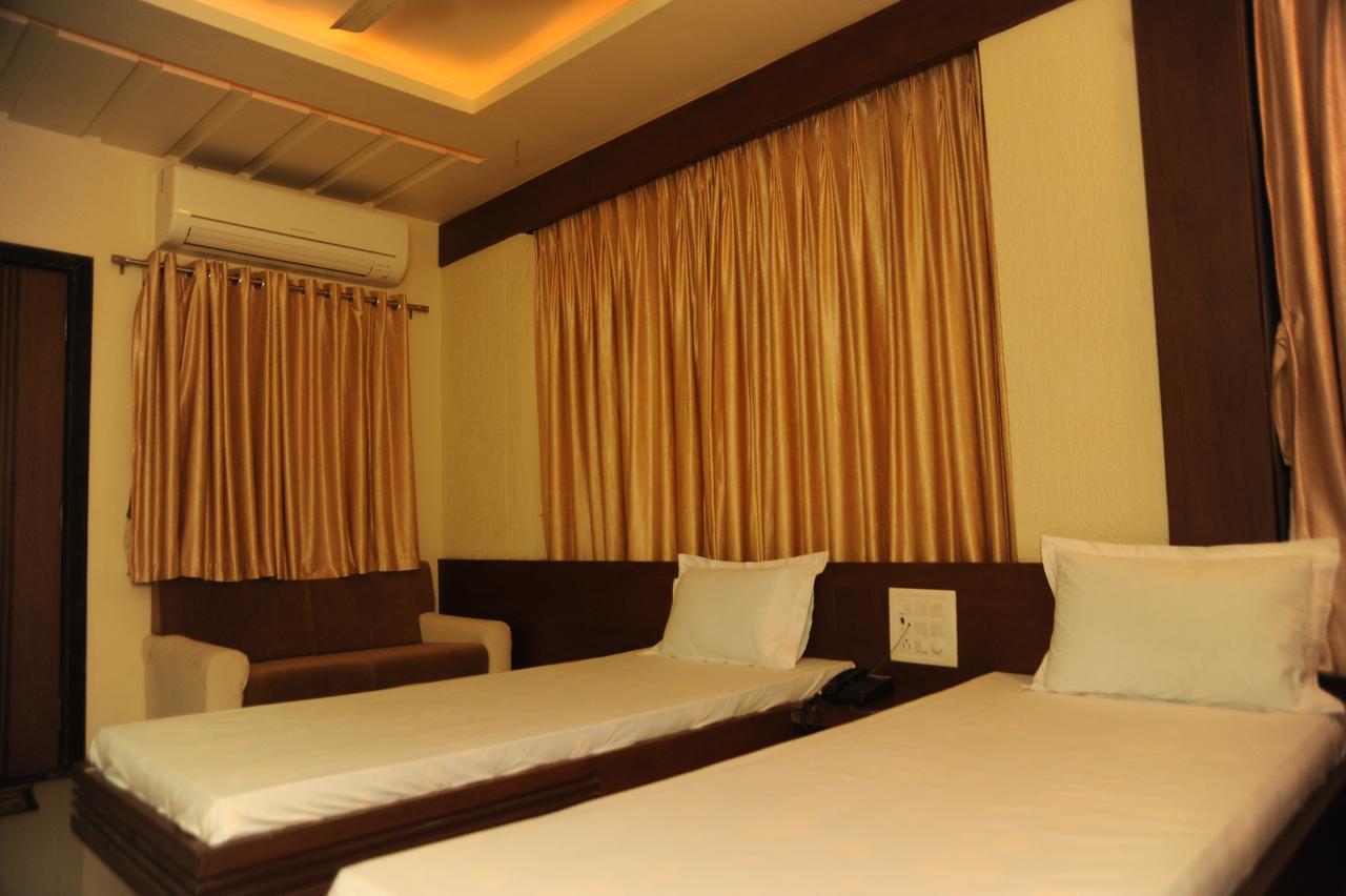 Tulsi Motel Nadiād Екстериор снимка
